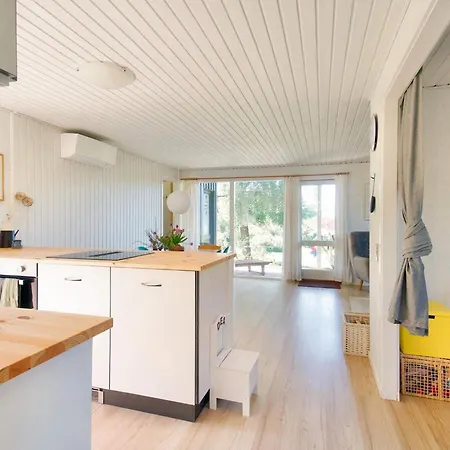 6 Person In Skibby-by Traum * Skibby