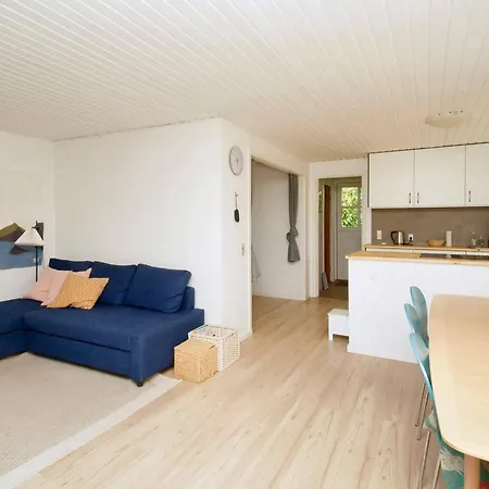 6 Person In Skibby-by Traum Skibby